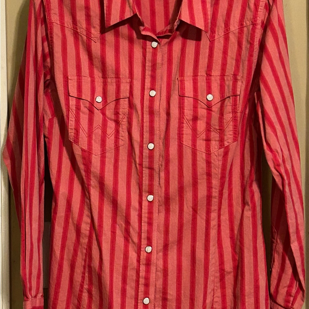 ❌❌SALE Ariat Red Striped Women’s Shirt retro fit  worn 1x great condition